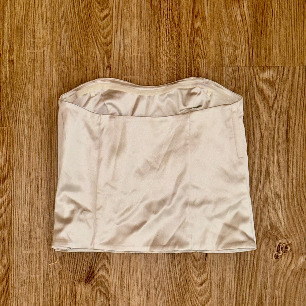 Abercrombie & Fitch Cream Satin Top- Size Medium - Picture 8 of 12